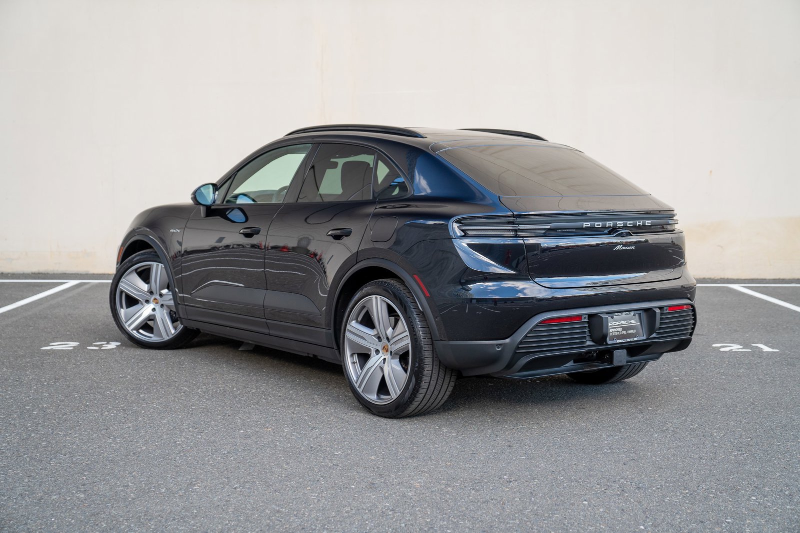 2025 Porsche Macan Electric photo 3