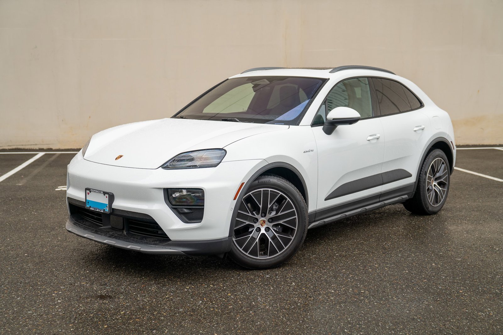 2025 Porsche Macan Base's photo