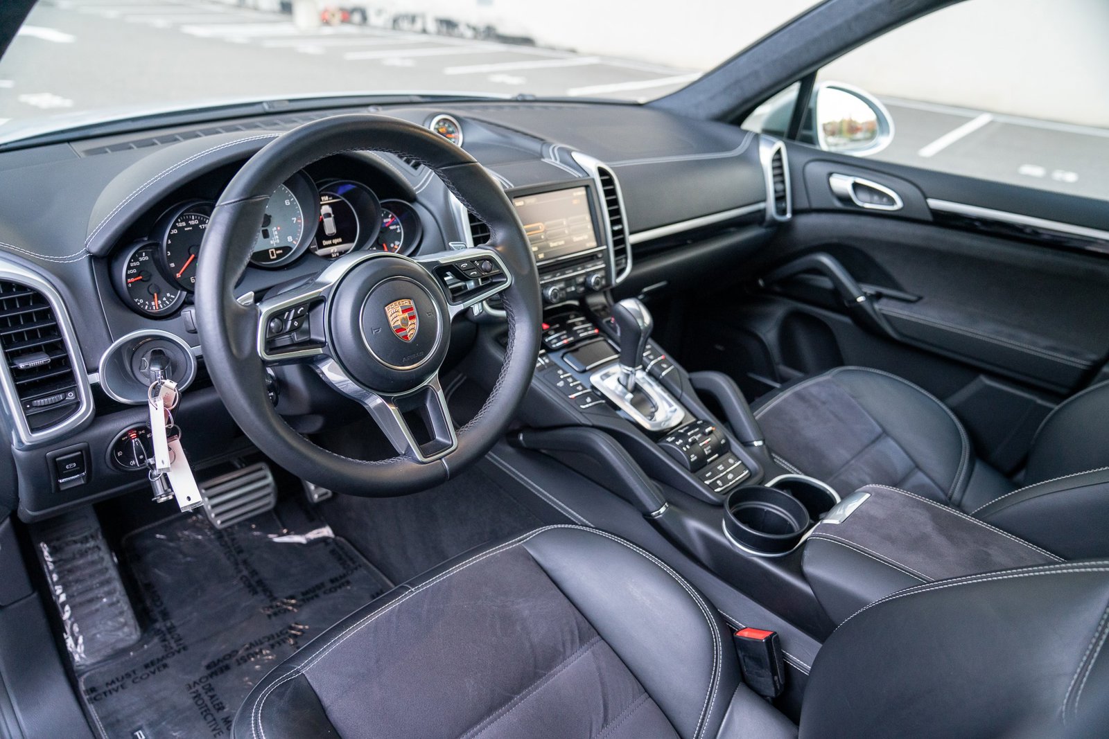 2016 Porsche Cayenne GTS photo 4