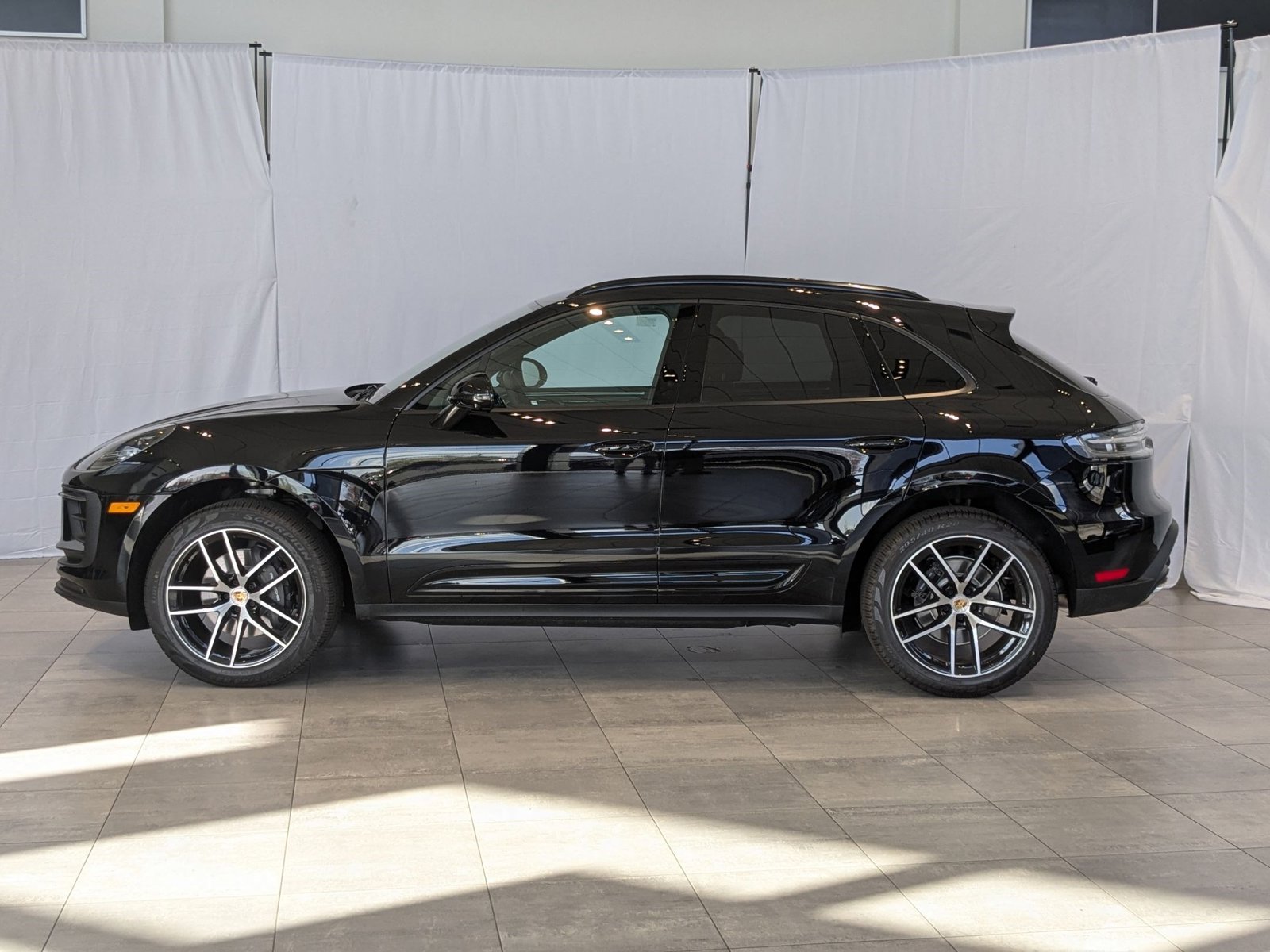 2025 Porsche Macan S photo 2