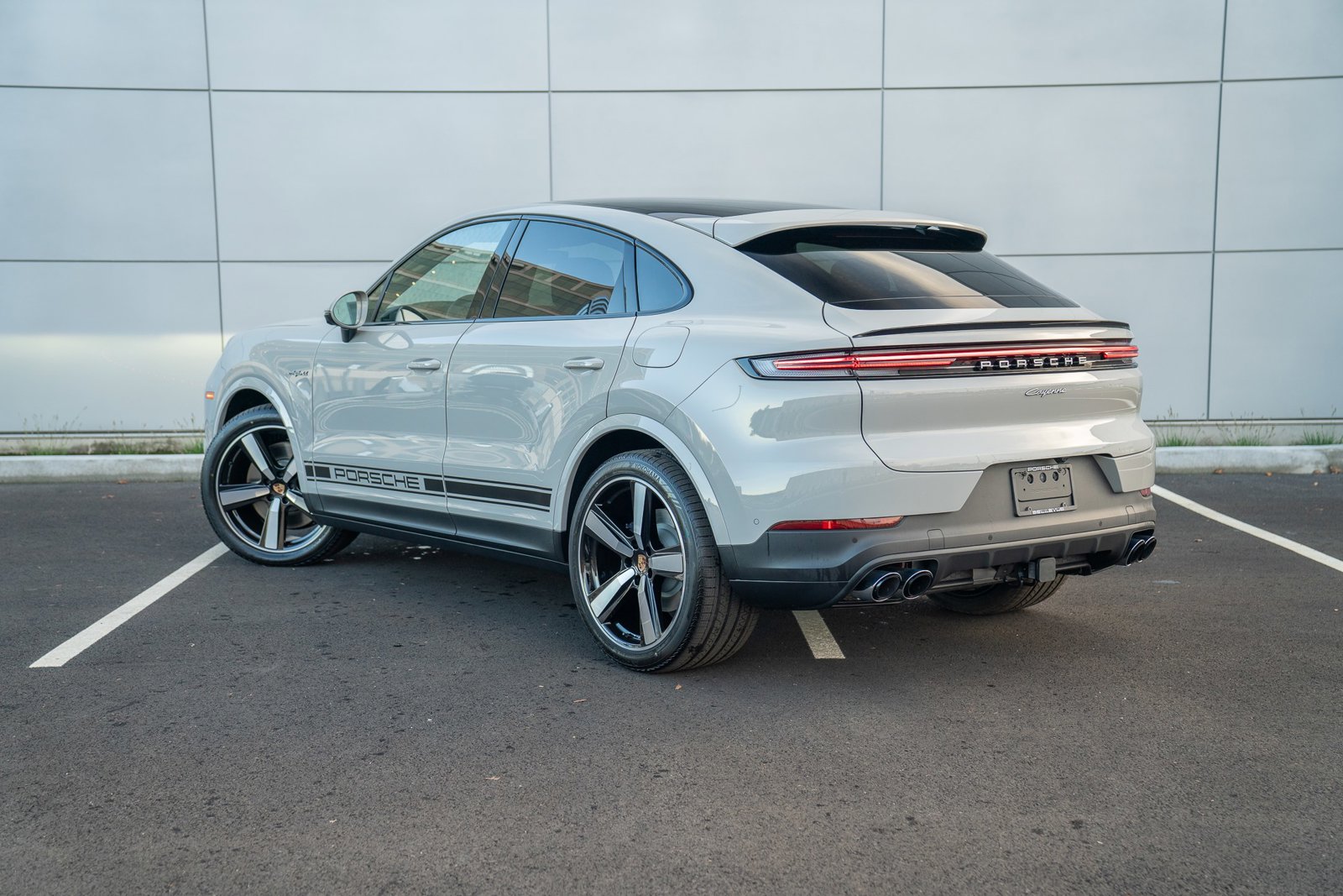 2026 Porsche Cayenne E-Hybrid Coupe photo 3
