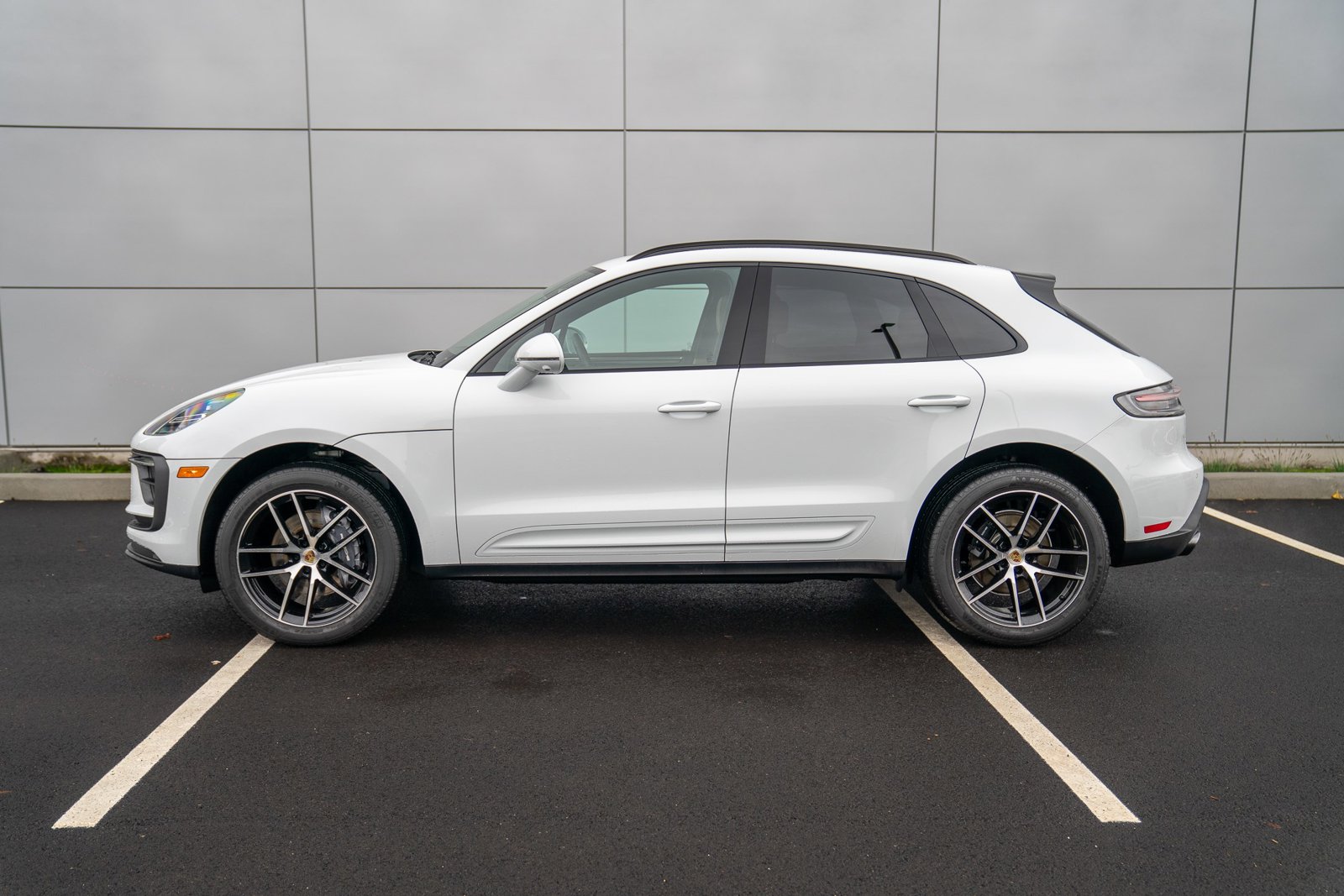 2025 Porsche Macan S photo 2