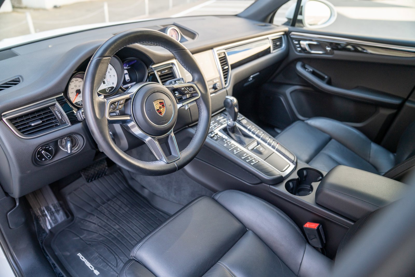 2017 Porsche Macan S photo 2