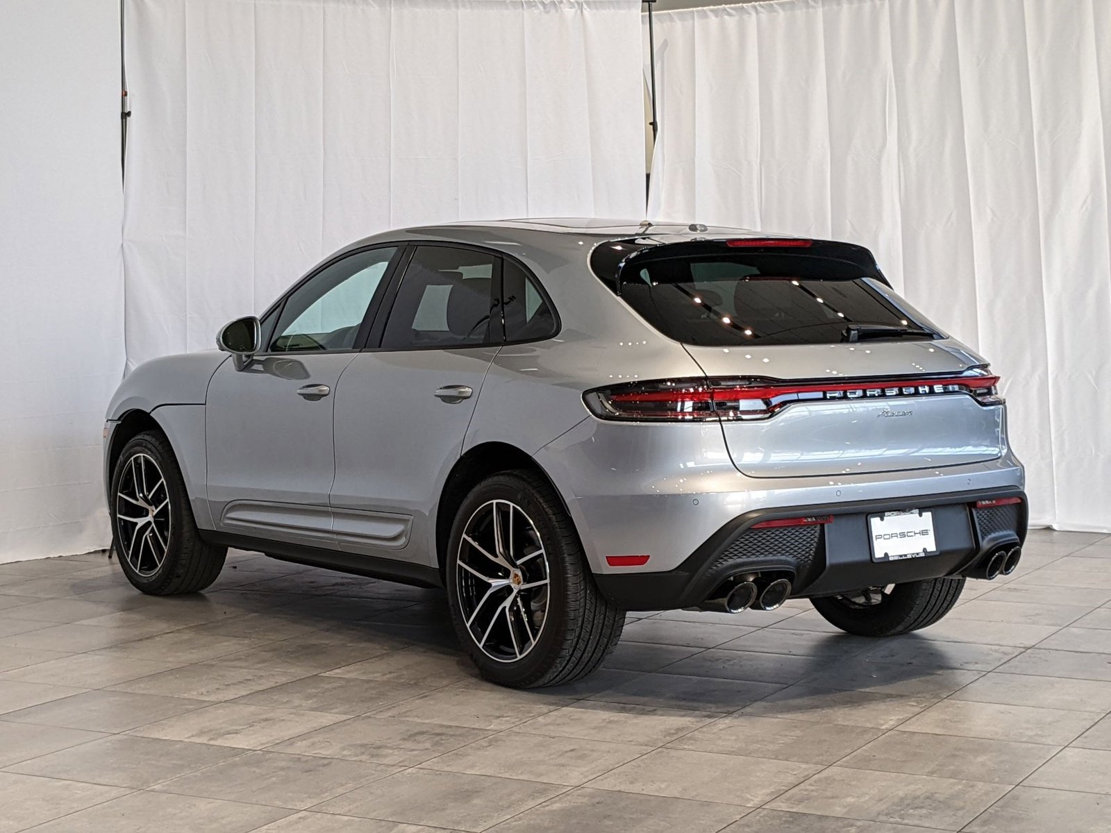 2025 Porsche Macan S photo 3