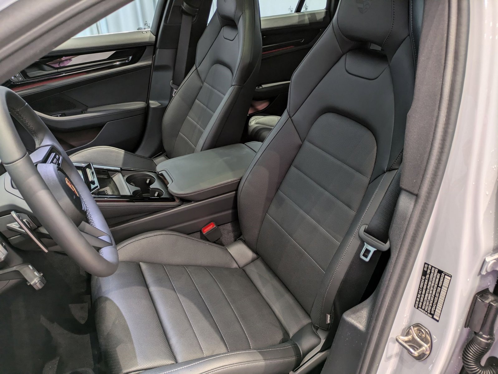 2025 Porsche Panamera 4 photo 4