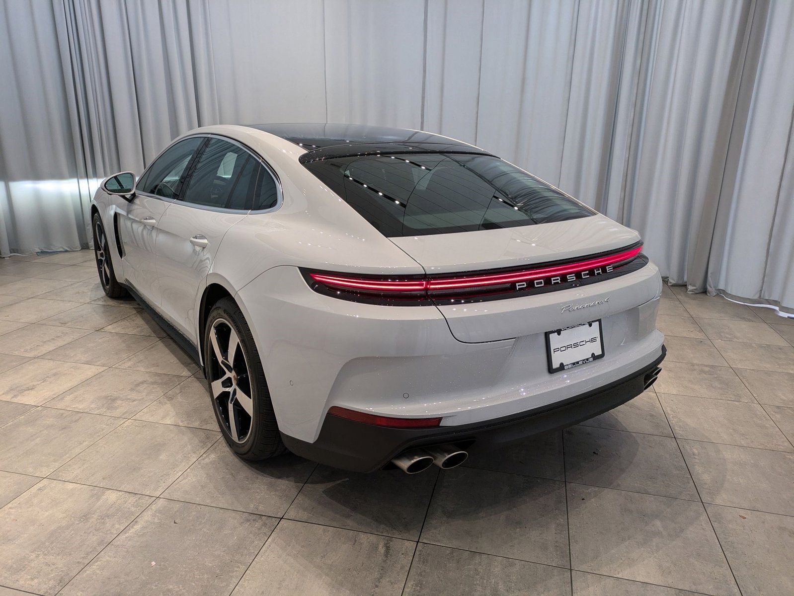 2025 Porsche Panamera 4 photo 3