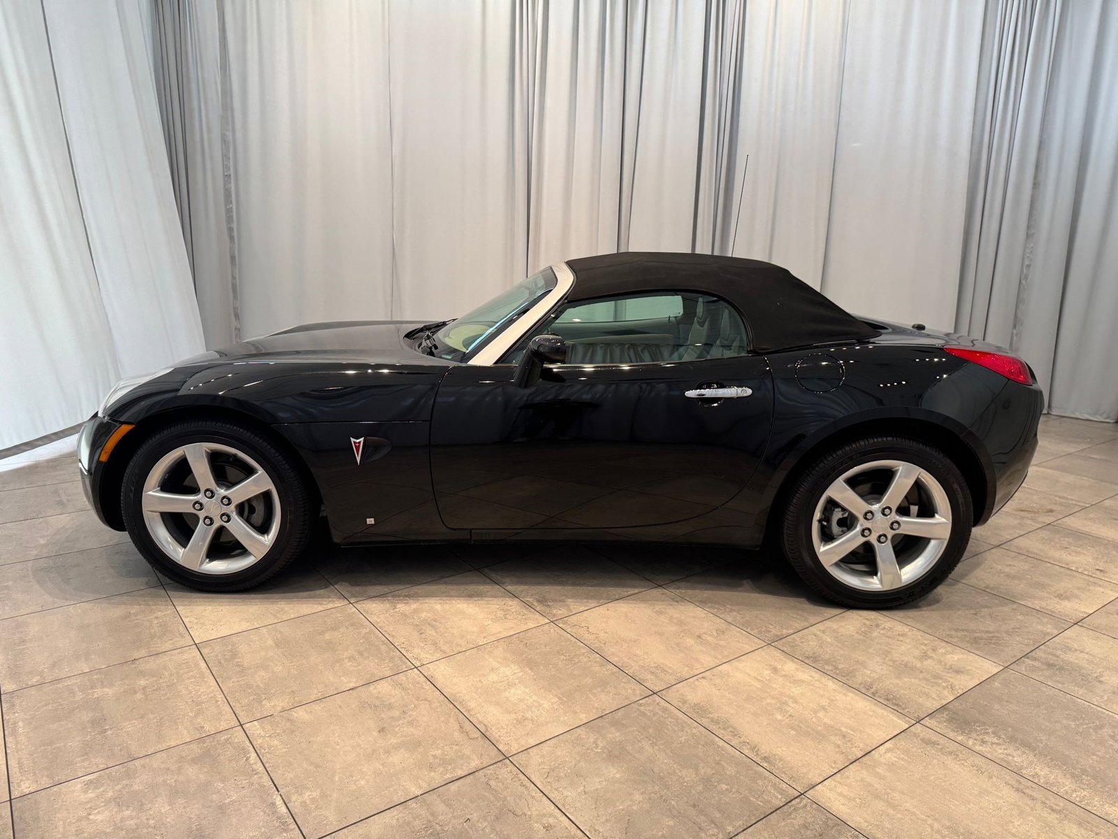 Used 2006 Pontiac Solstice Base with VIN 1G2MB33B16Y100536 for sale in Bellevue, WA