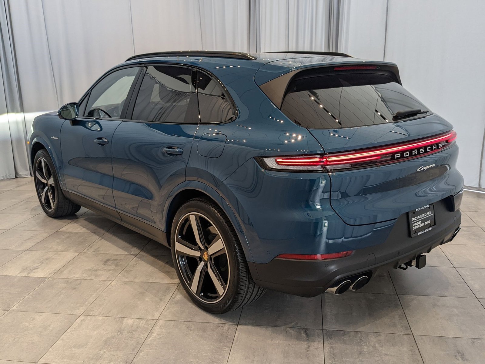2024 Porsche Cayenne E-Hybrid photo 3