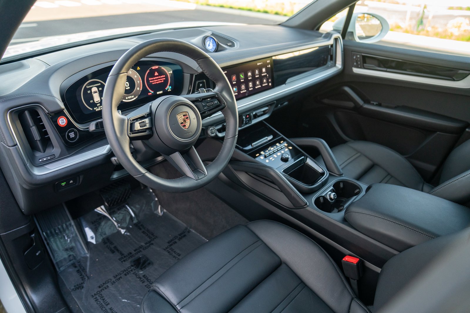 2025 Porsche Cayenne photo 4