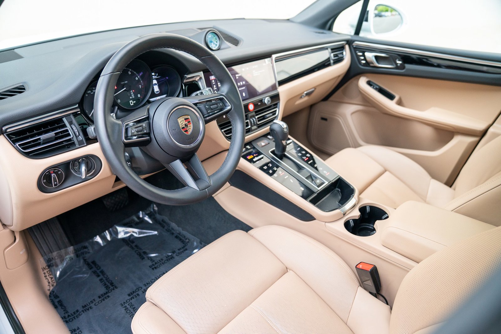 2025 Porsche Macan T photo 3