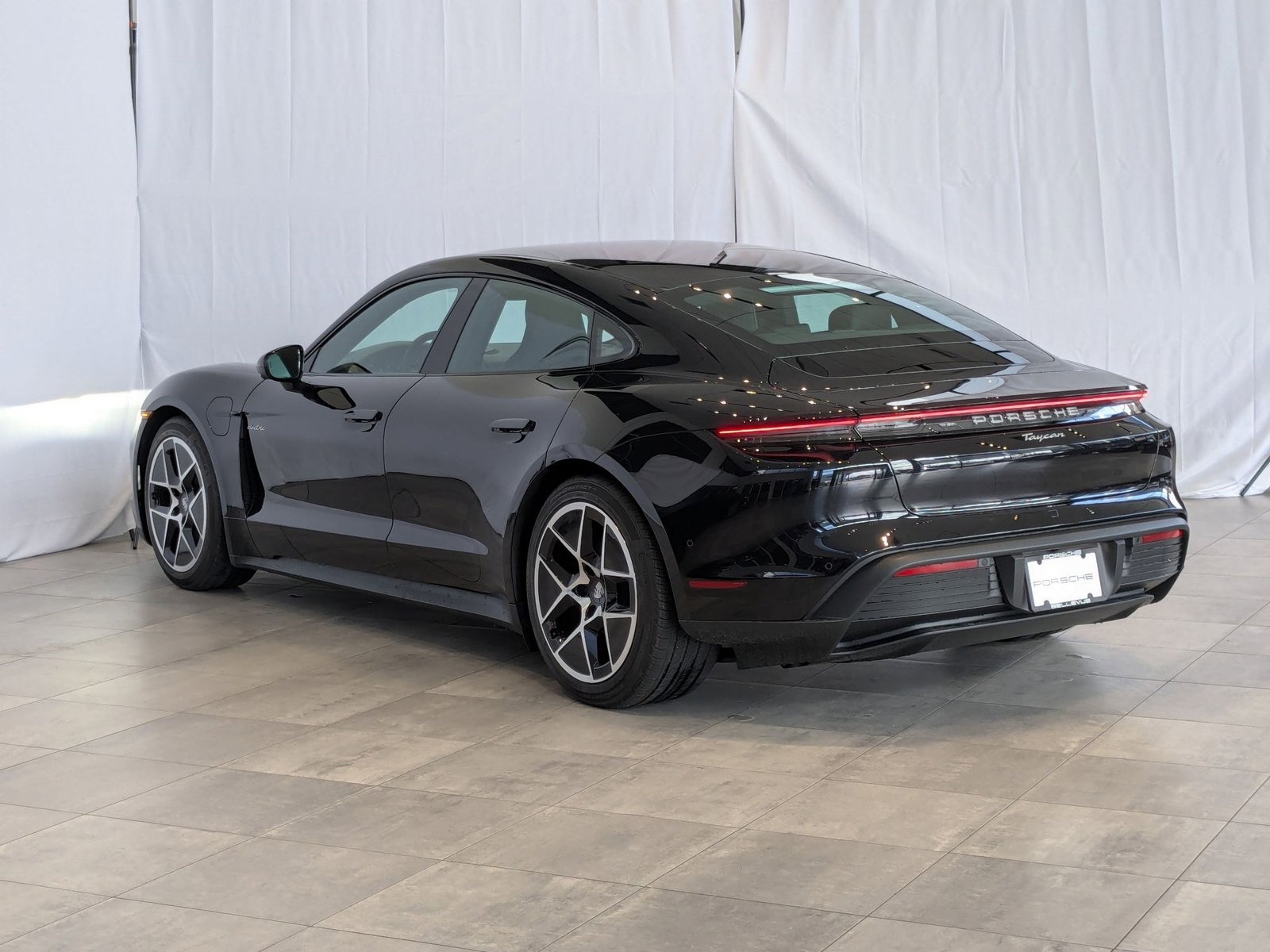 2025 Porsche Taycan 4 photo 3