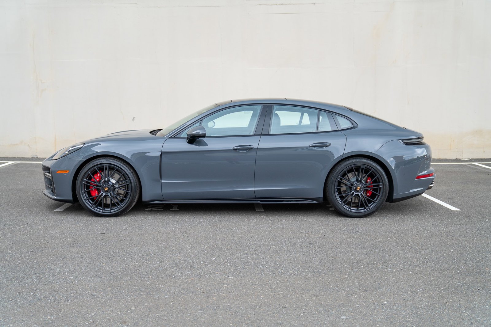 2026 Porsche Panamera GTS photo 2