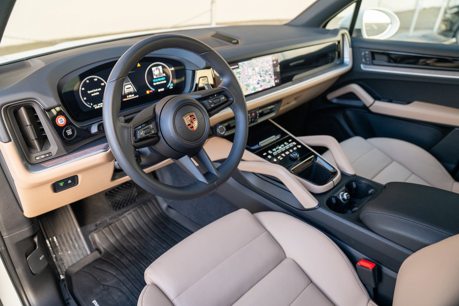 2025 Porsche Cayenne photo 3