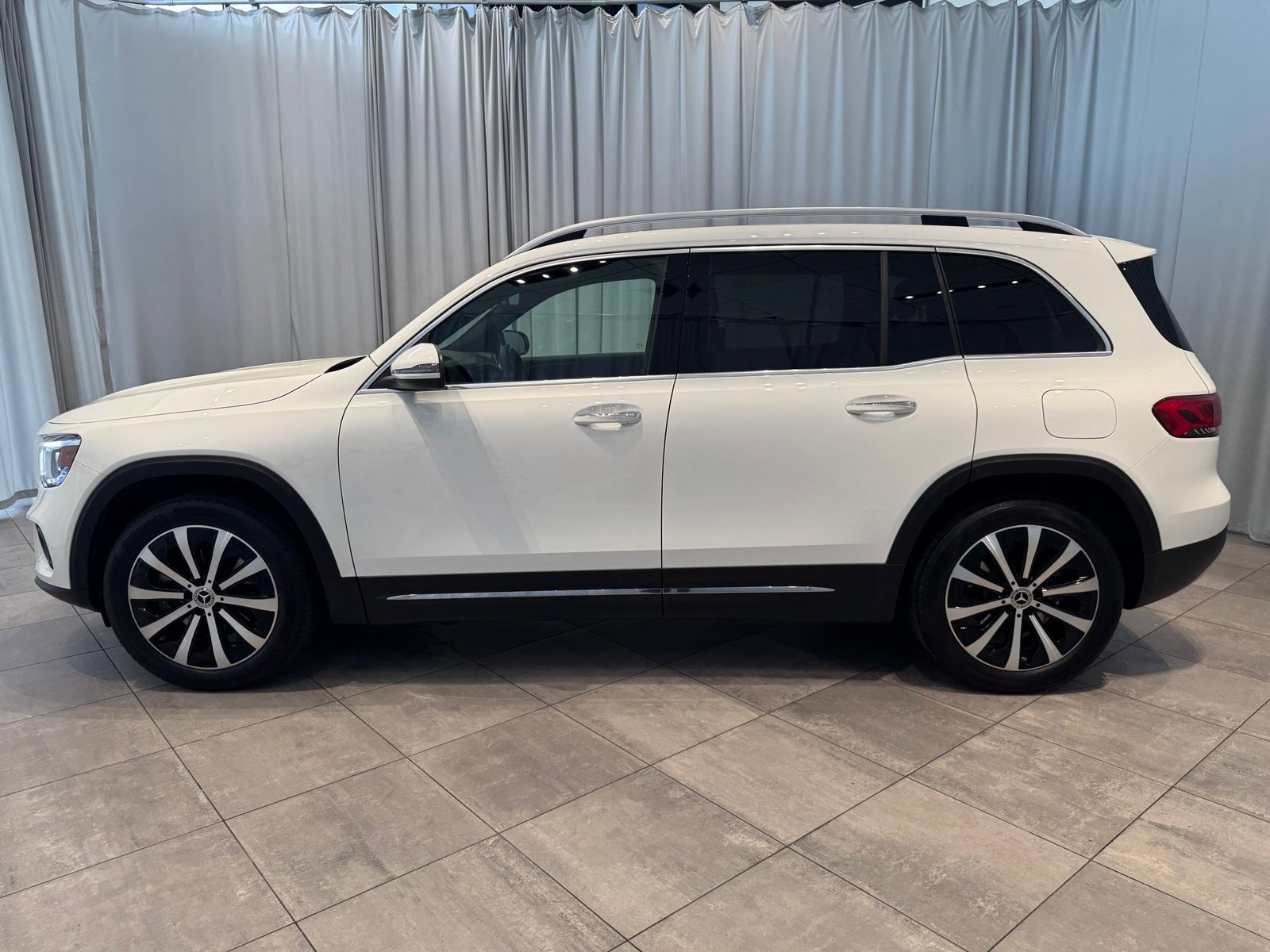 2022 Mercedes Benz GLB 250 photo 2