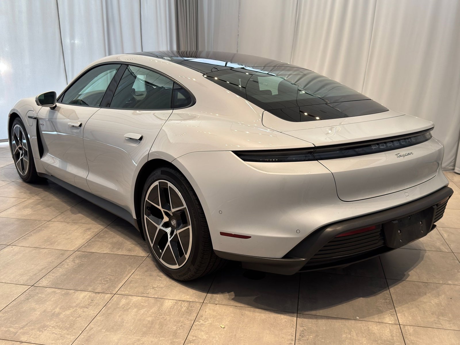 2025 Porsche Taycan photo 3