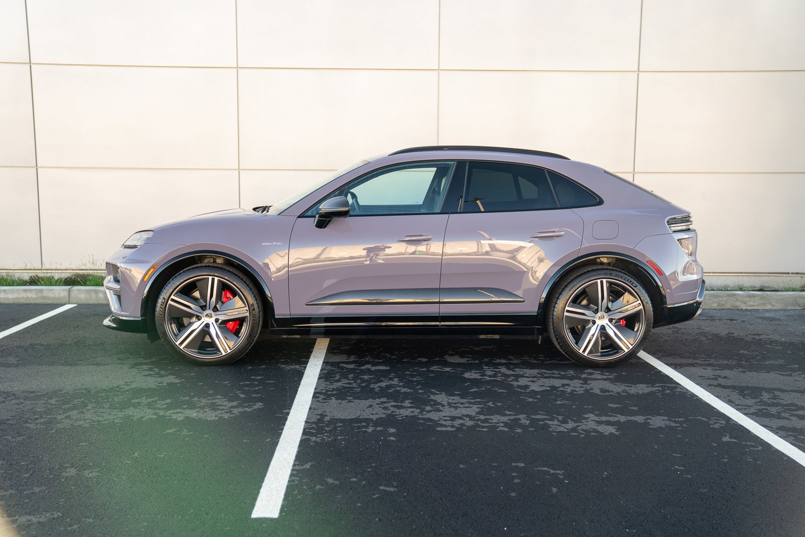 2024 Porsche Macan Electric Turbo photo 2