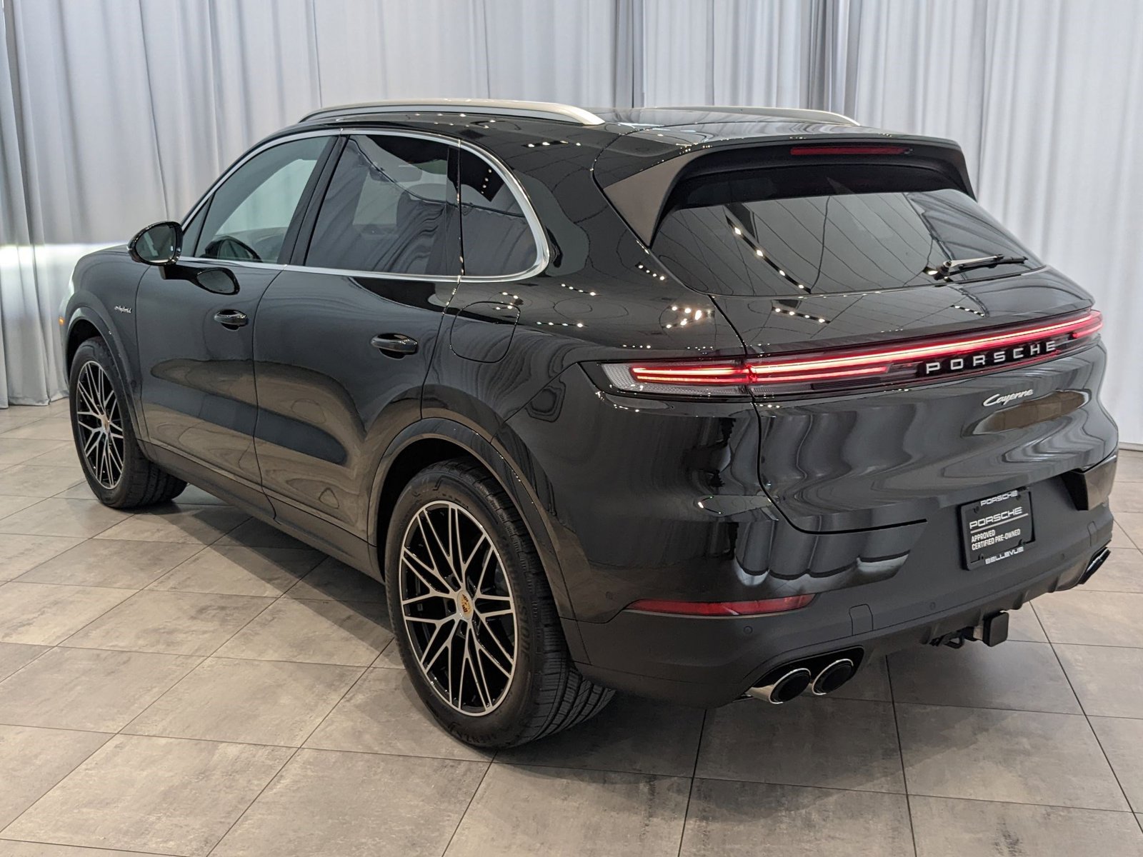 2024 Porsche Cayenne E-Hybrid photo 3