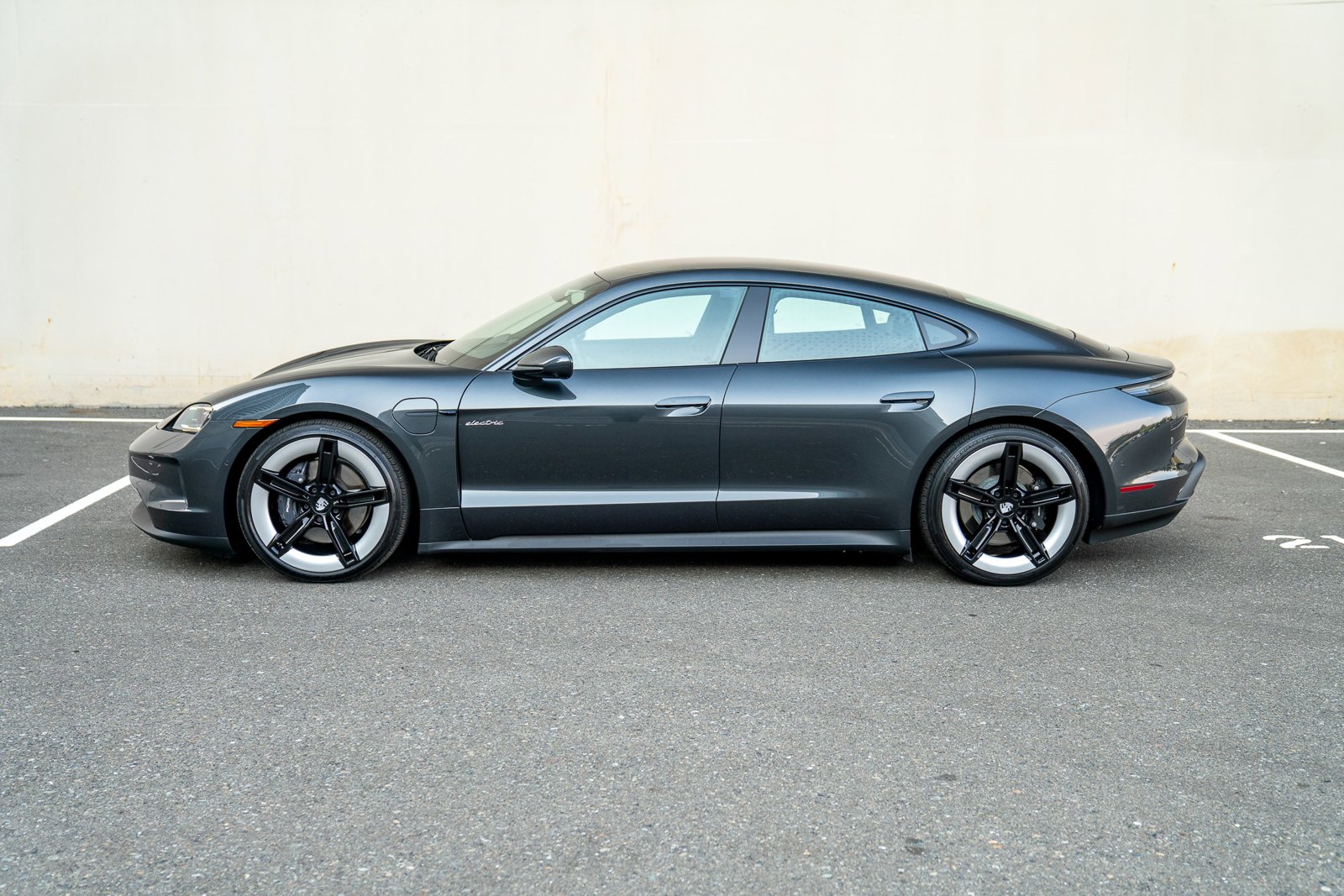 2025 Porsche Taycan photo 2