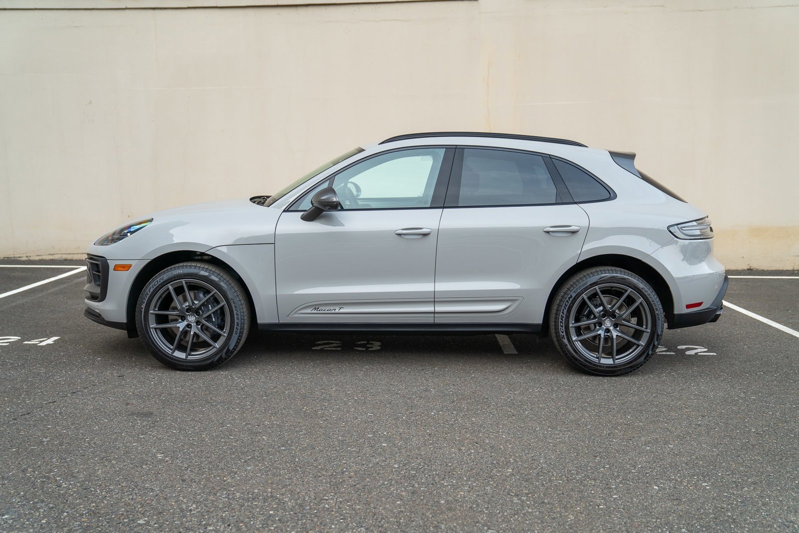 2026 Porsche Macan T photo 2