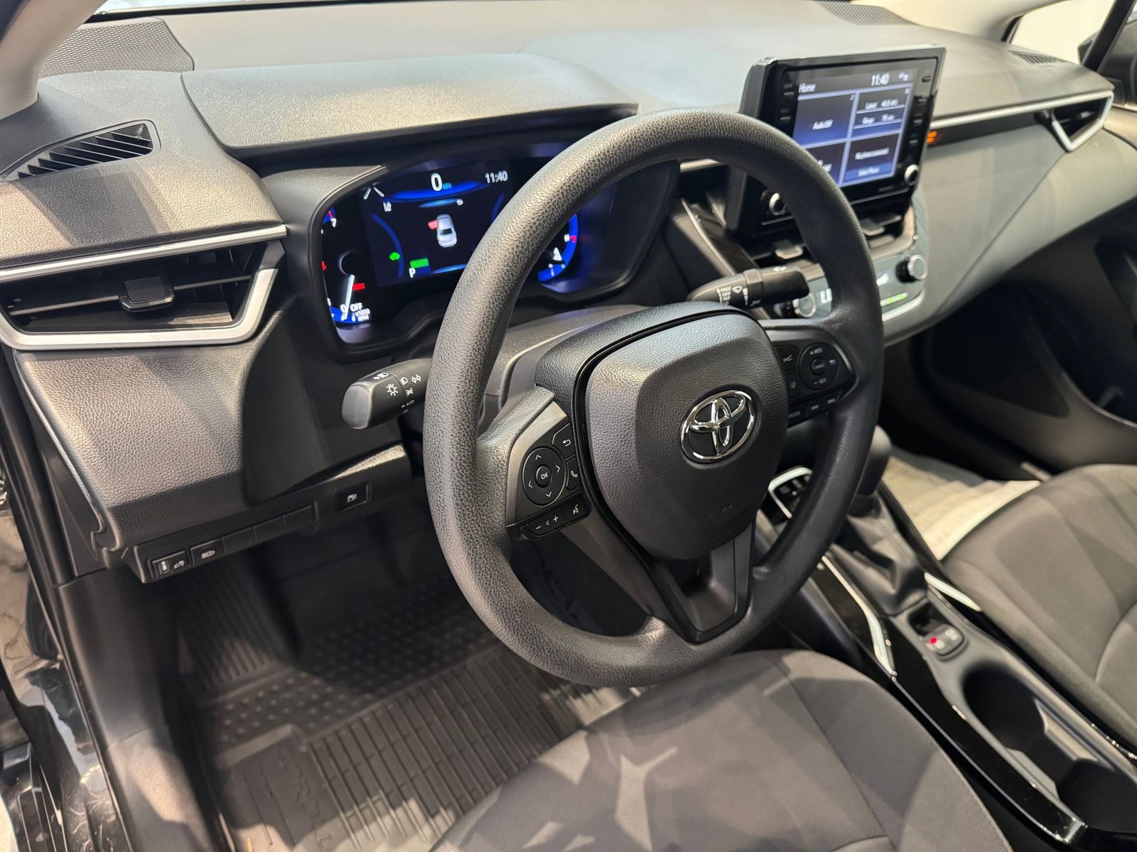 2022 Toyota Corolla Hybrid LE photo 4