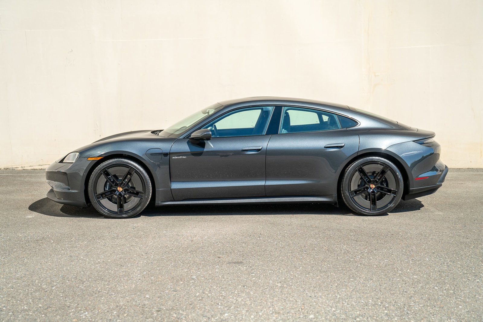 2025 Porsche Taycan 4 photo 2