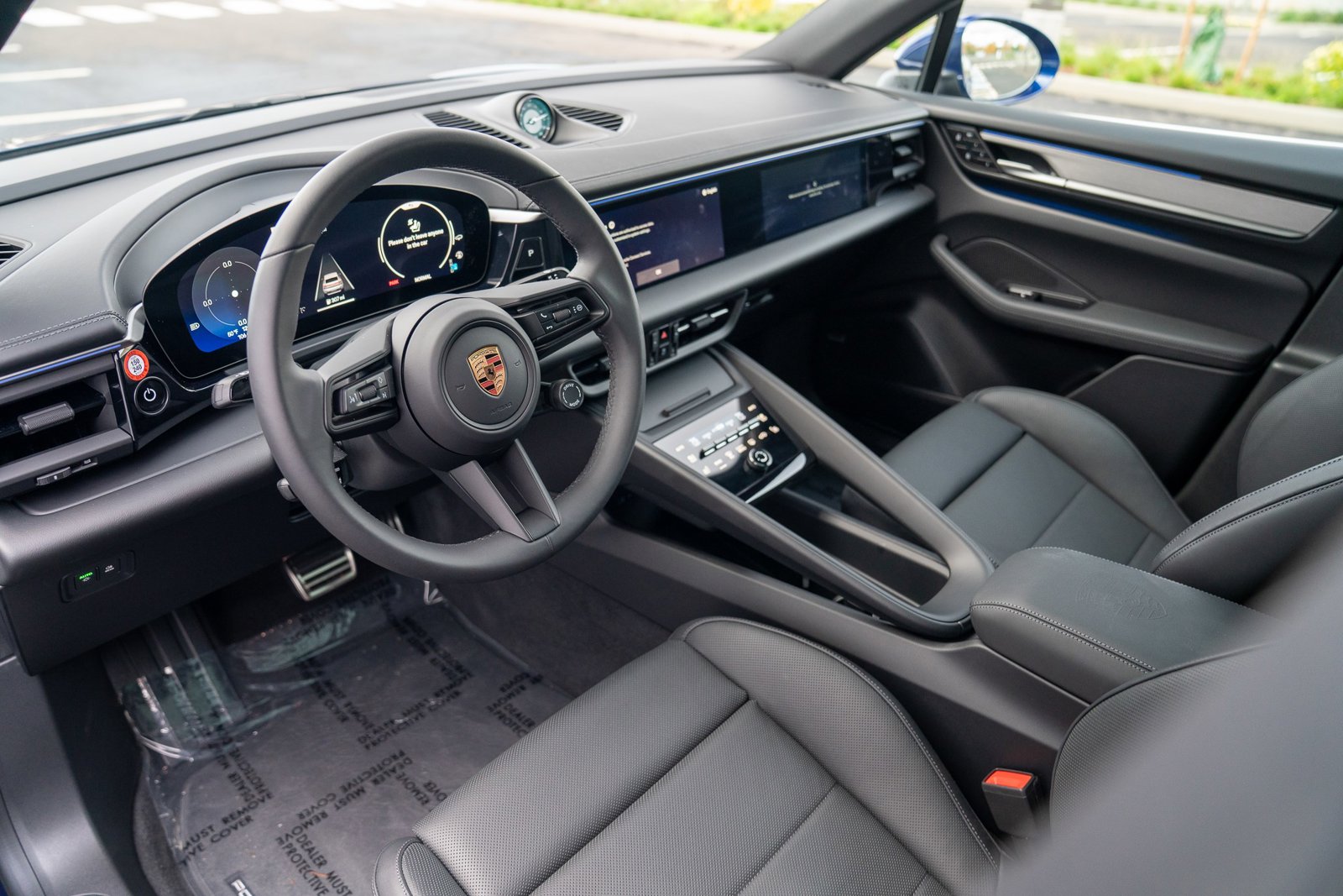 2025 Porsche Macan Electric photo 4