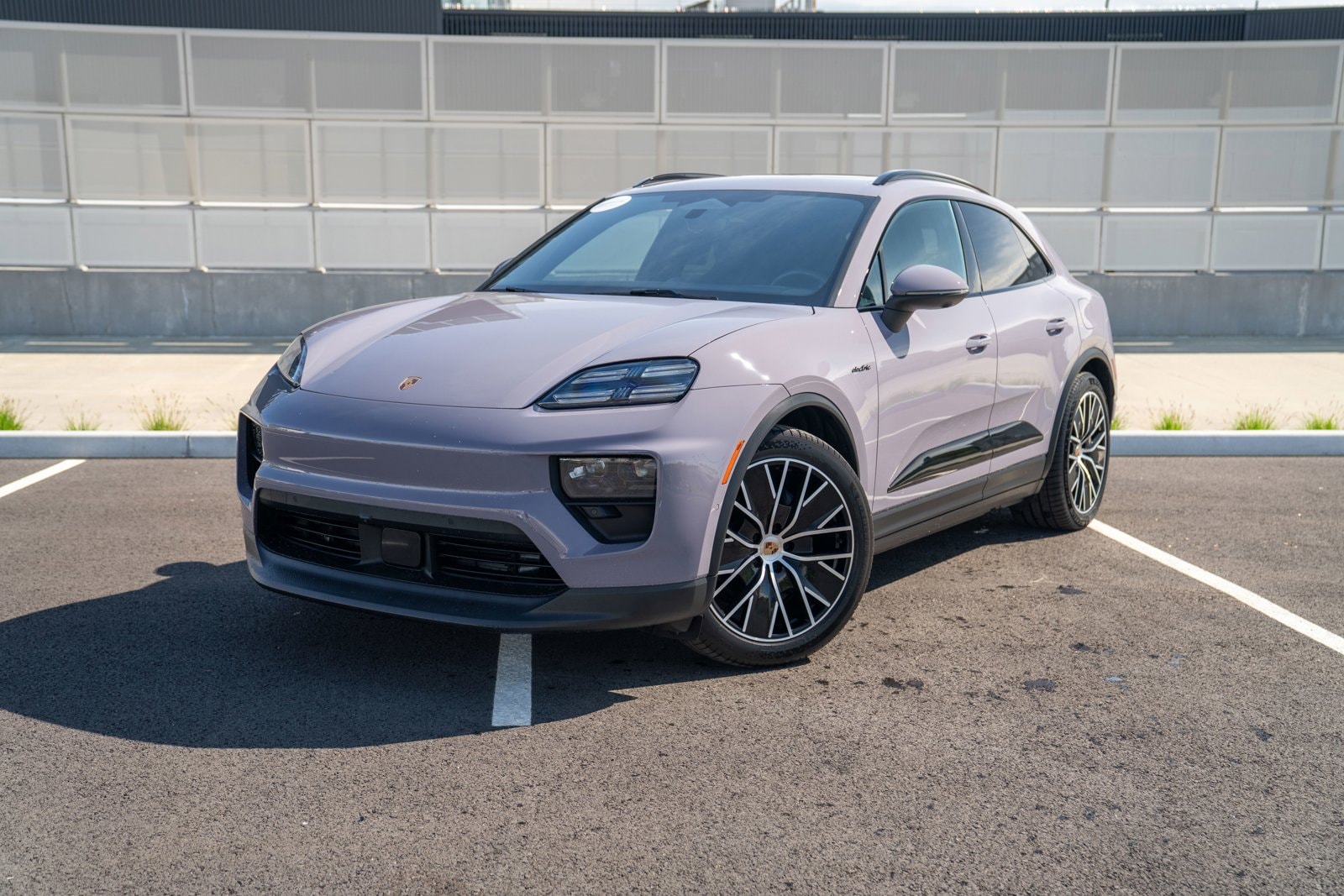 2025 Porsche Macan Macan 4 Electric's photo