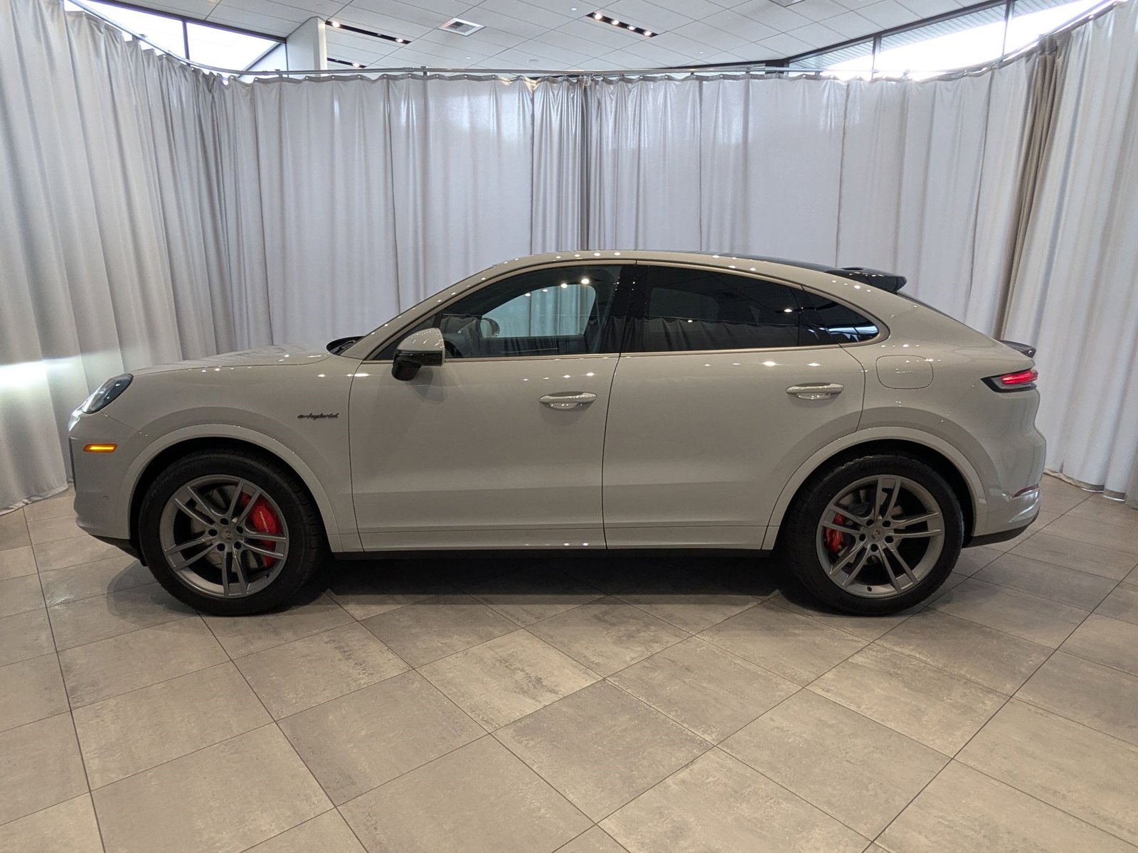2025 Porsche Cayenne E-Hybrid Coupe Turbo photo 2