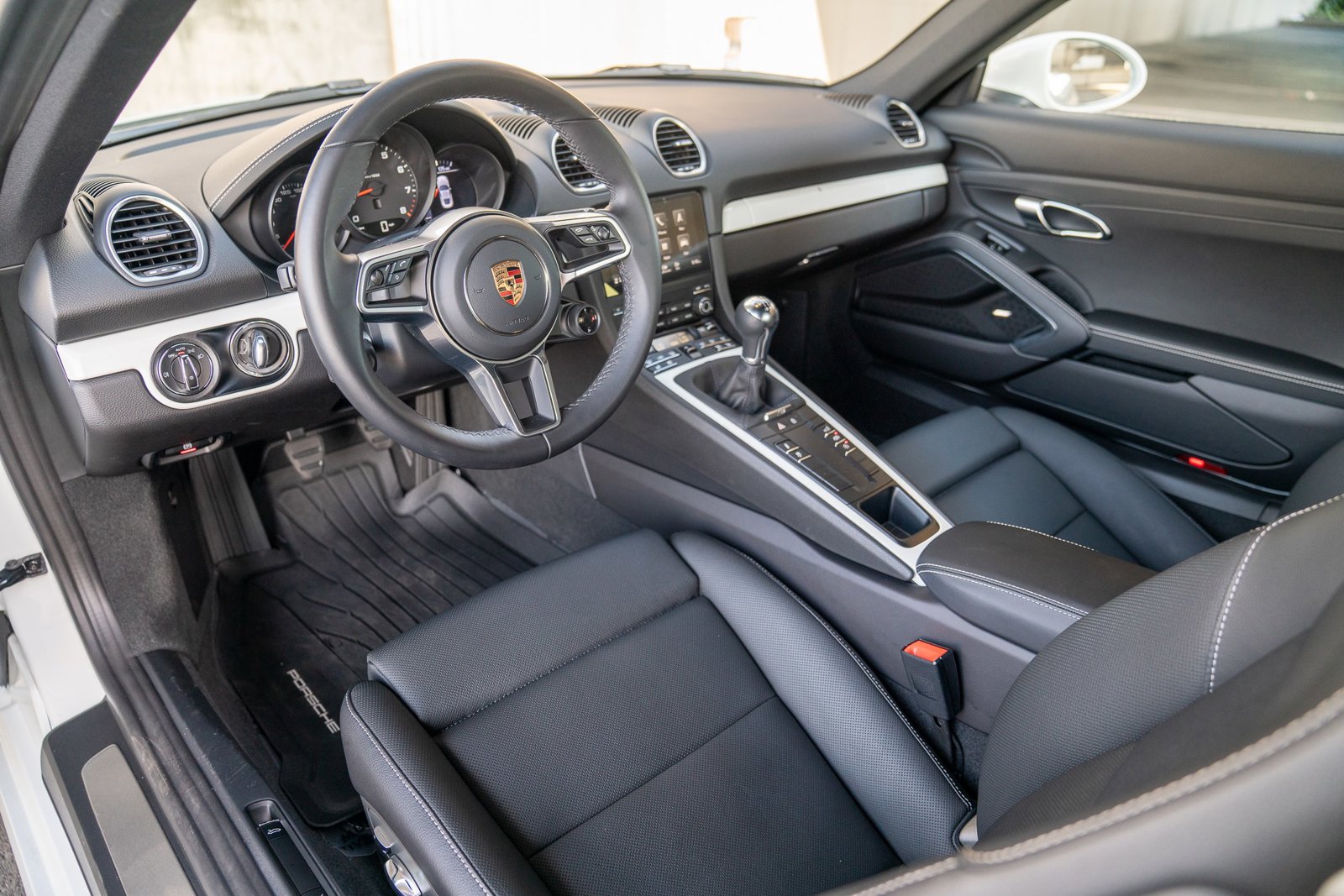 2025 Porsche Cayman Base photo 4