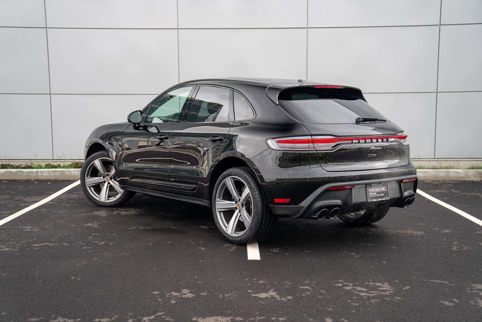 2023 Porsche Macan T photo 3