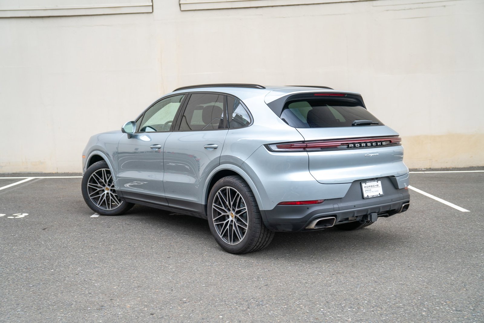 2024 Porsche Cayenne photo 3