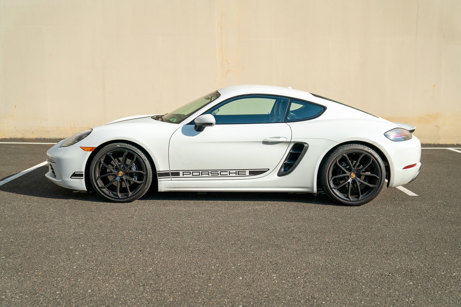 2024 Porsche Cayman photo 2