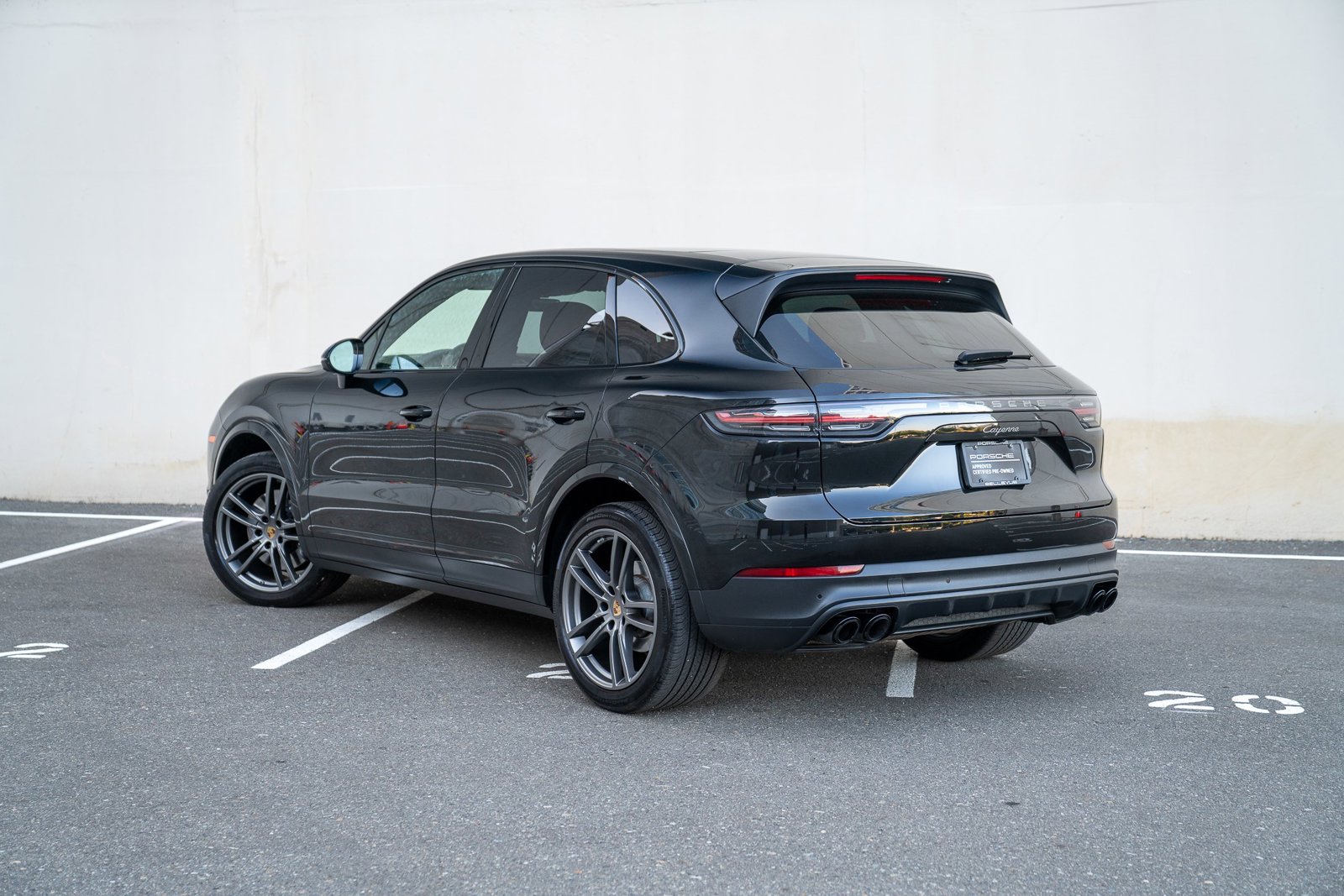 2023 Porsche Cayenne Platinum Edition photo 3