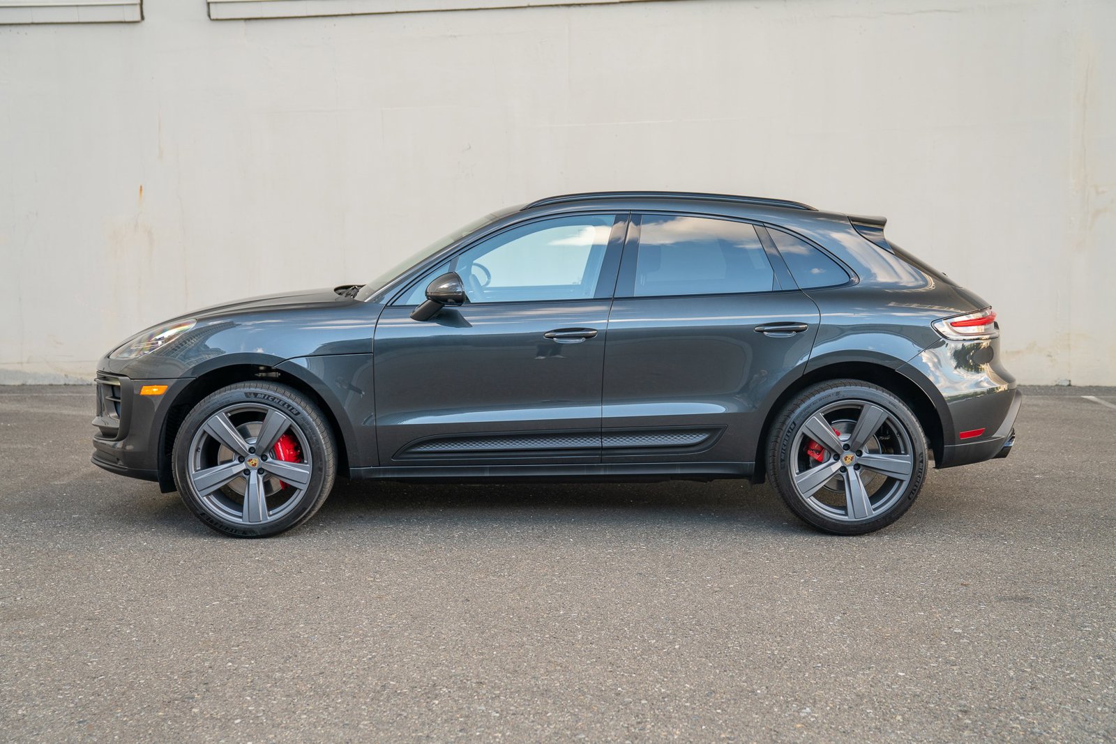 2025 Porsche Macan S photo 2