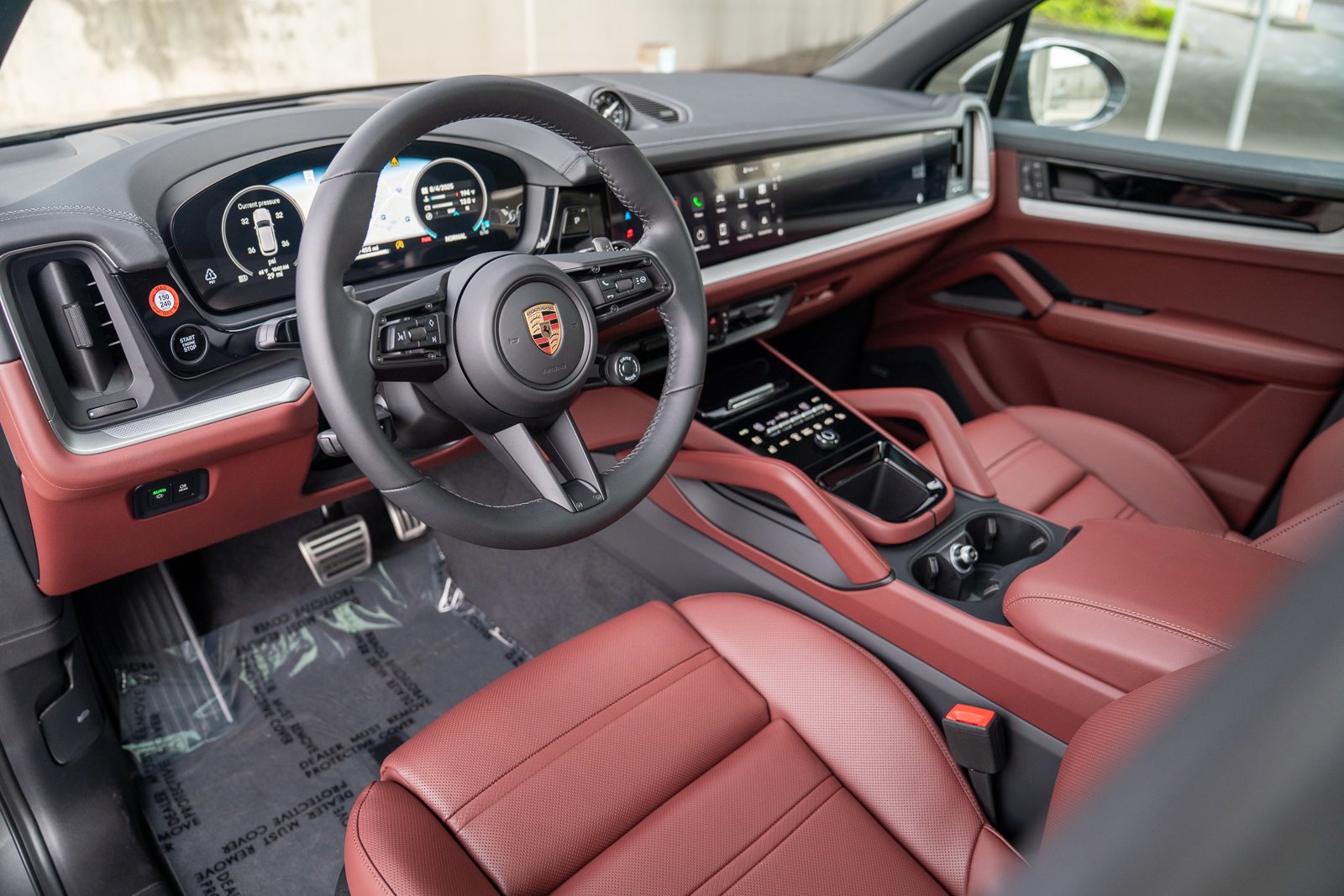 2025 Porsche Cayenne S photo 4