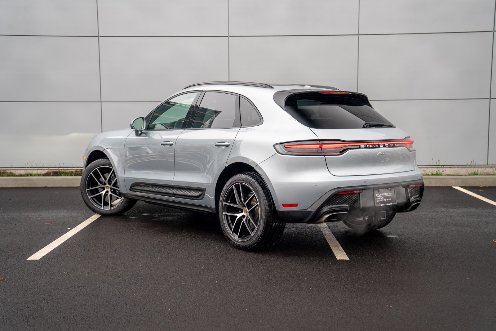 2025 Porsche Macan S photo 3