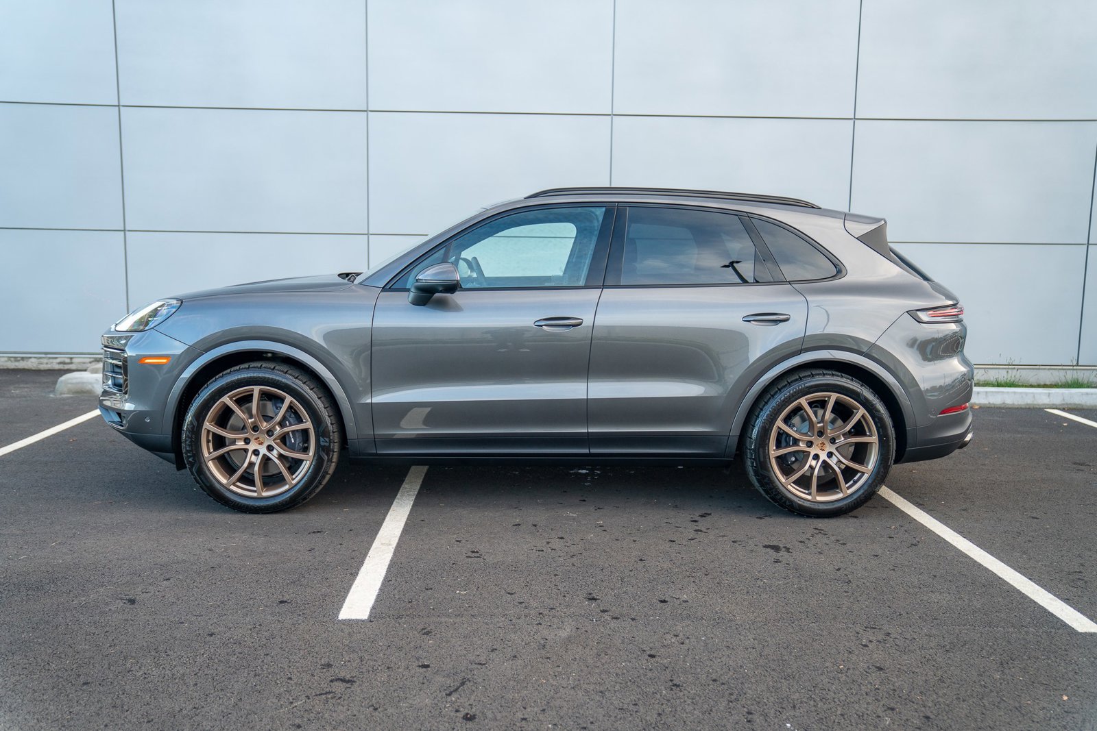 2026 Porsche Cayenne photo 2