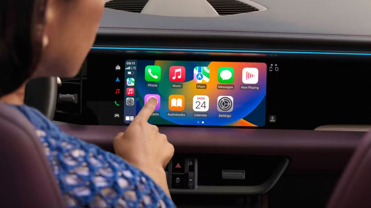Porsche Macan Electric Apple CarPlay