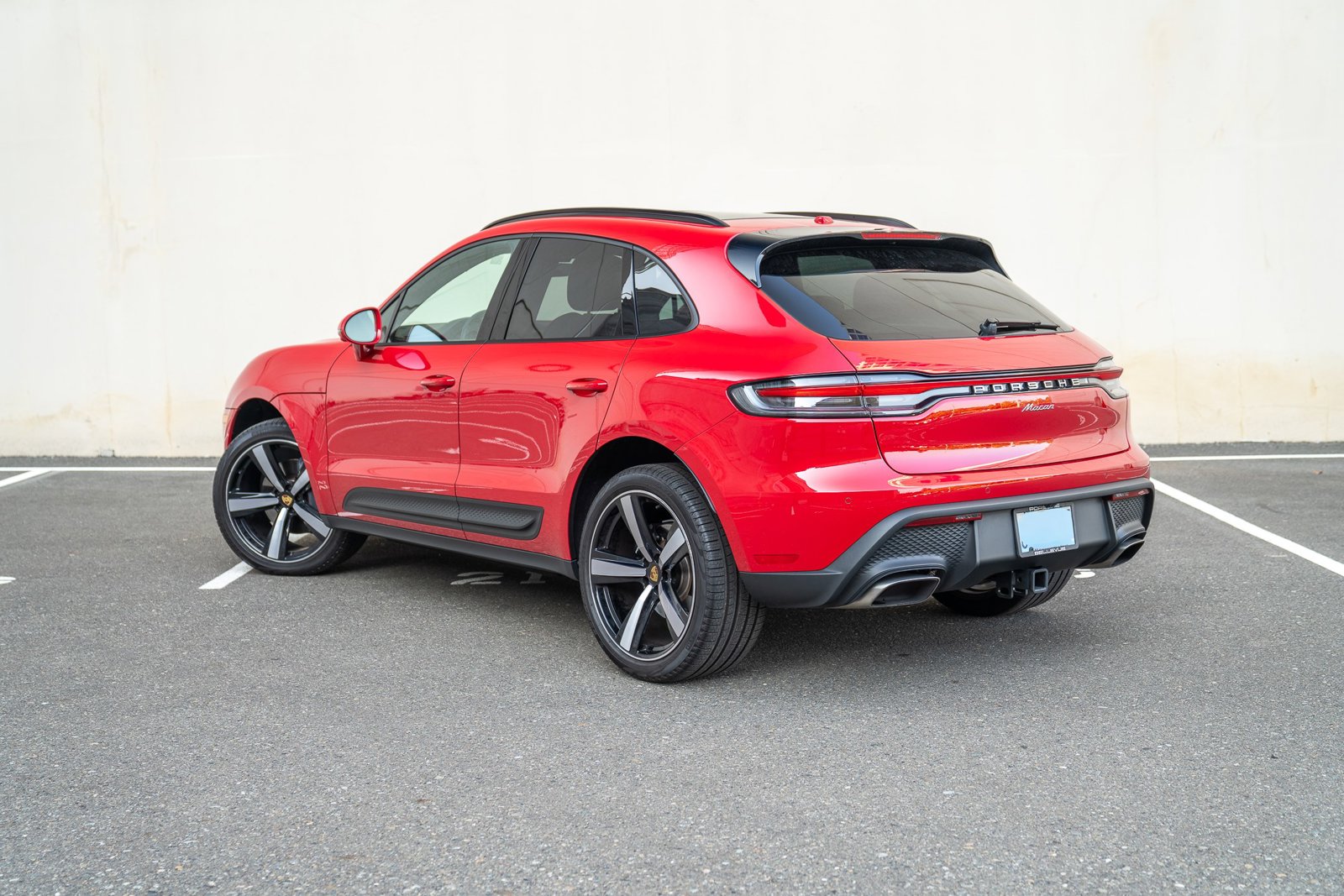 2025 Porsche Macan photo 3