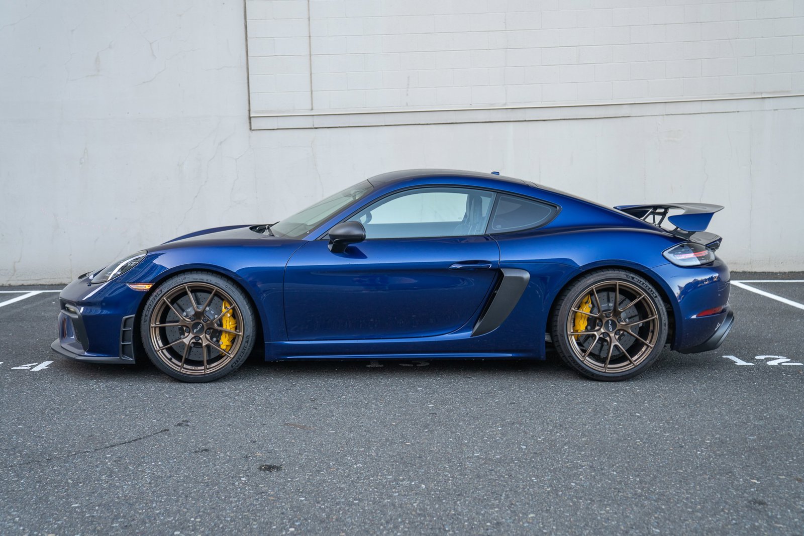 2022 Porsche Cayman GT4 photo 2