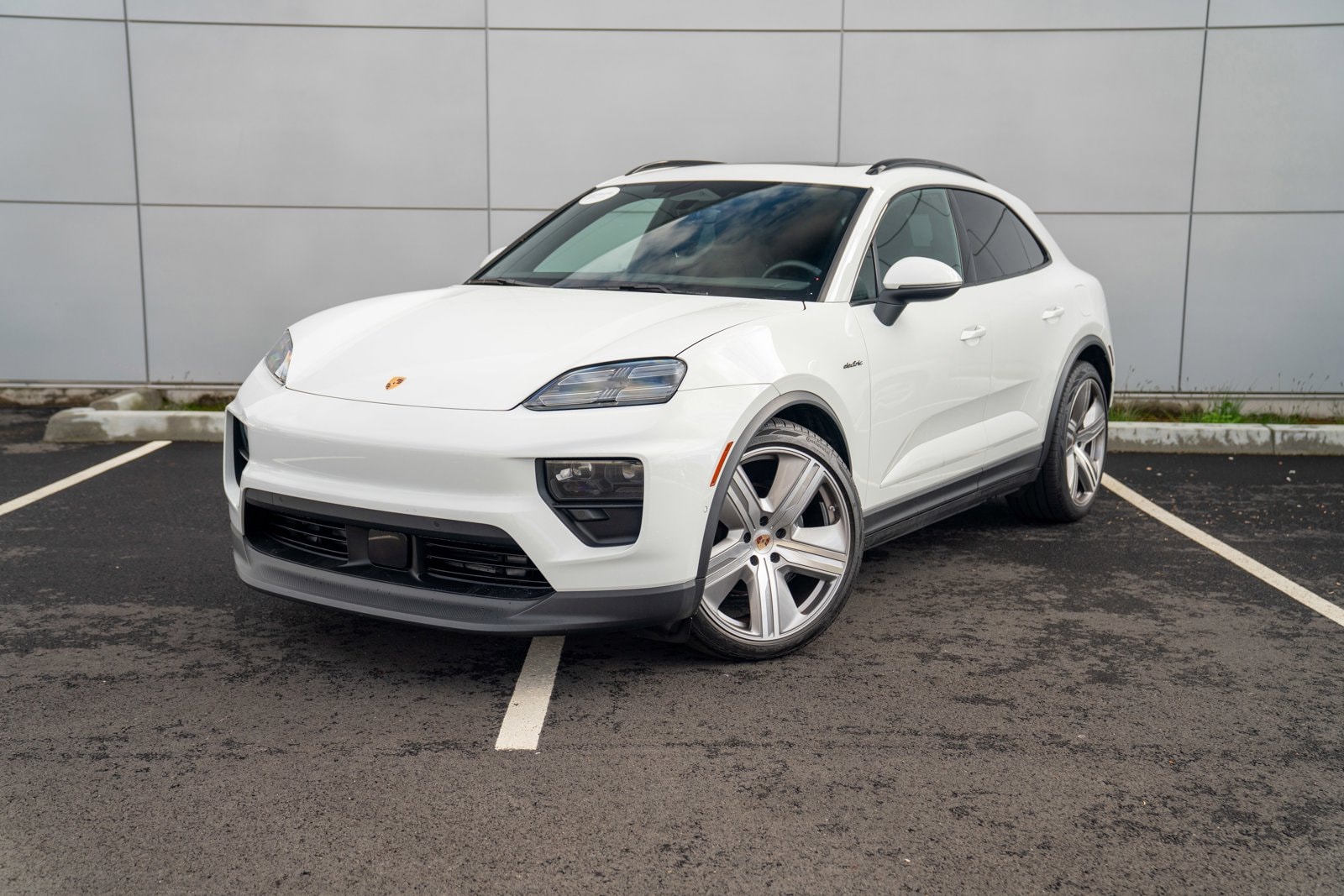2025 Porsche Macan Macan Electric's photo