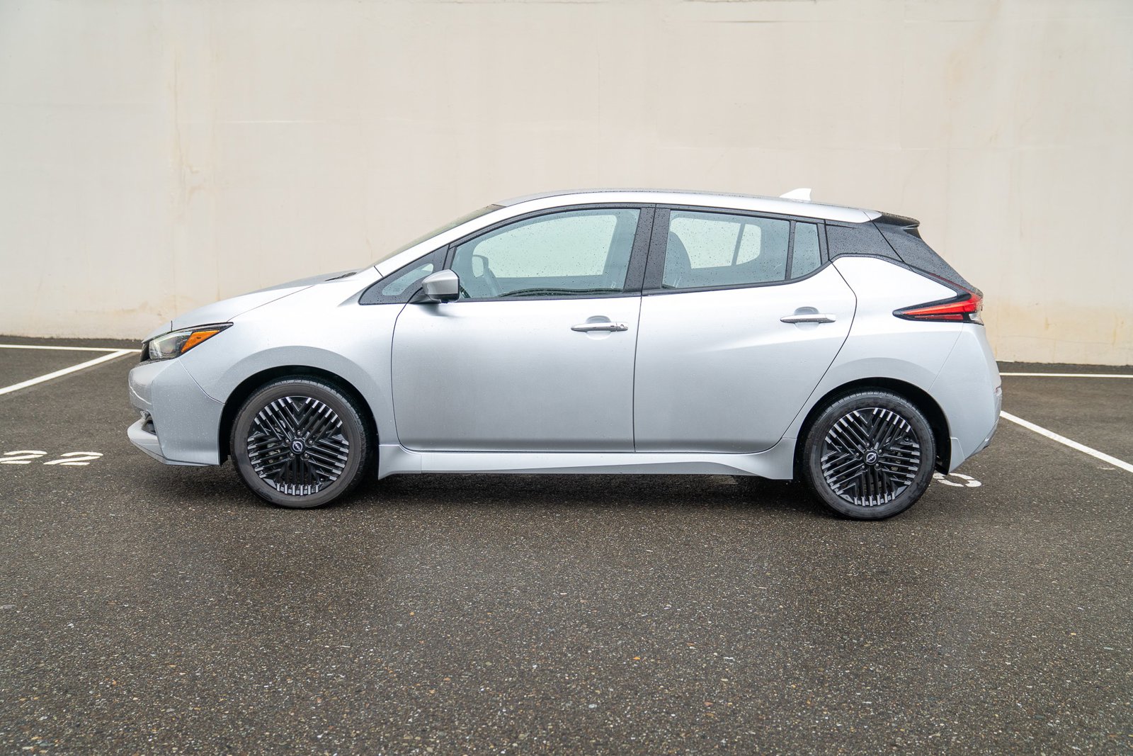 2023 Nissan Leaf SV Plus photo 2