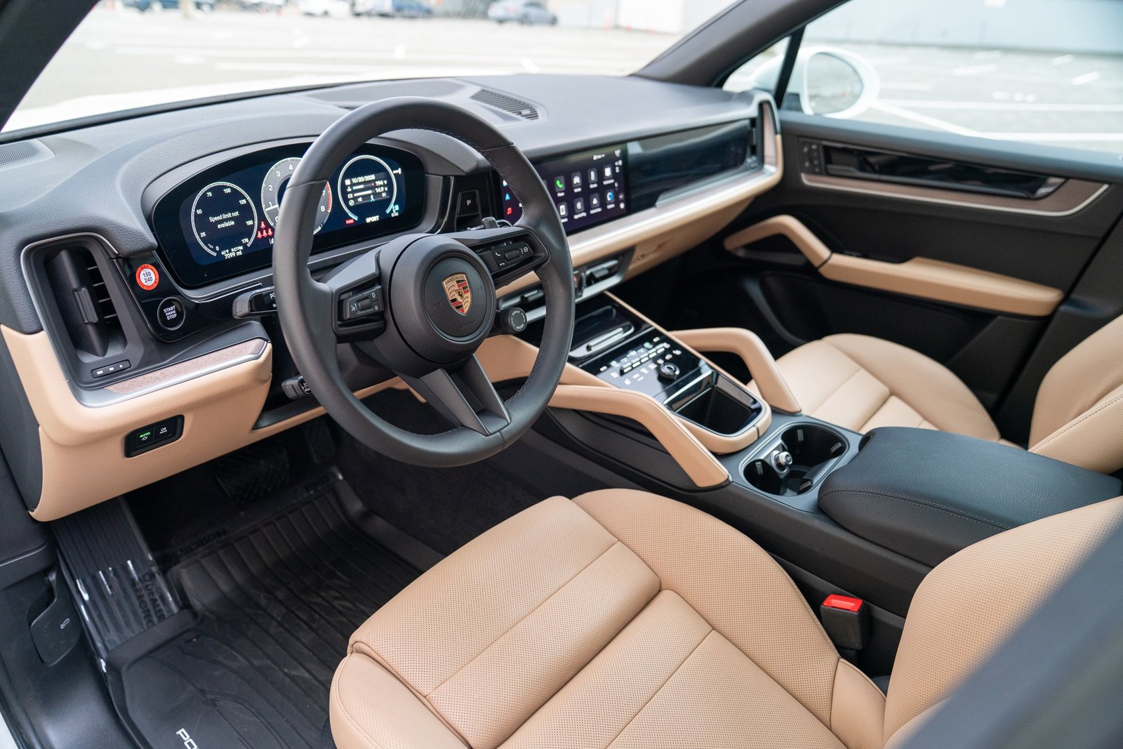 2025 Porsche Cayenne photo 3