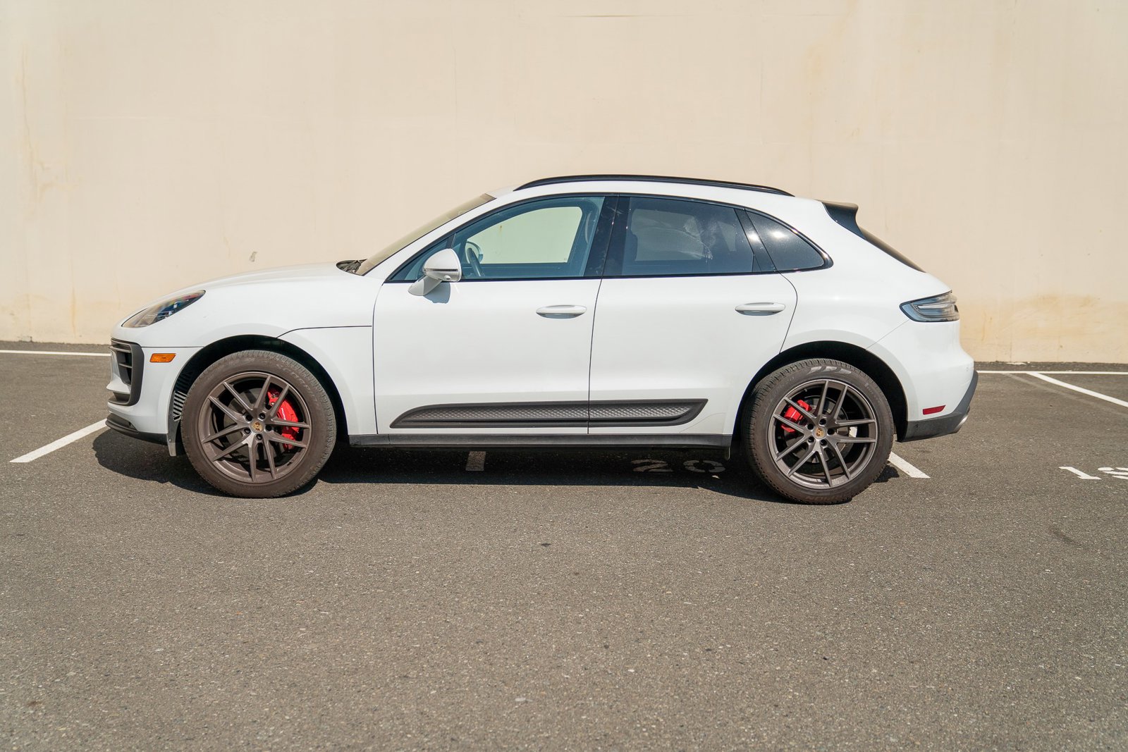 2022 Porsche Macan S photo 2