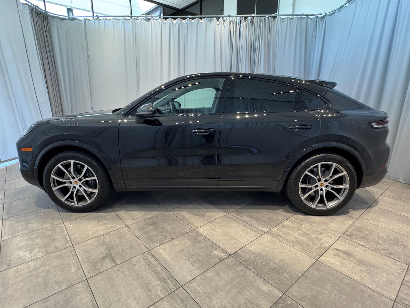 2024 Porsche Cayenne Coupe photo 2