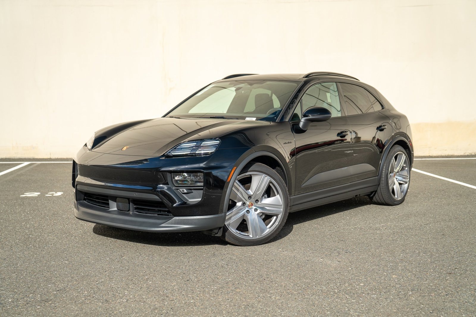 2025 Porsche Macan Base's photo