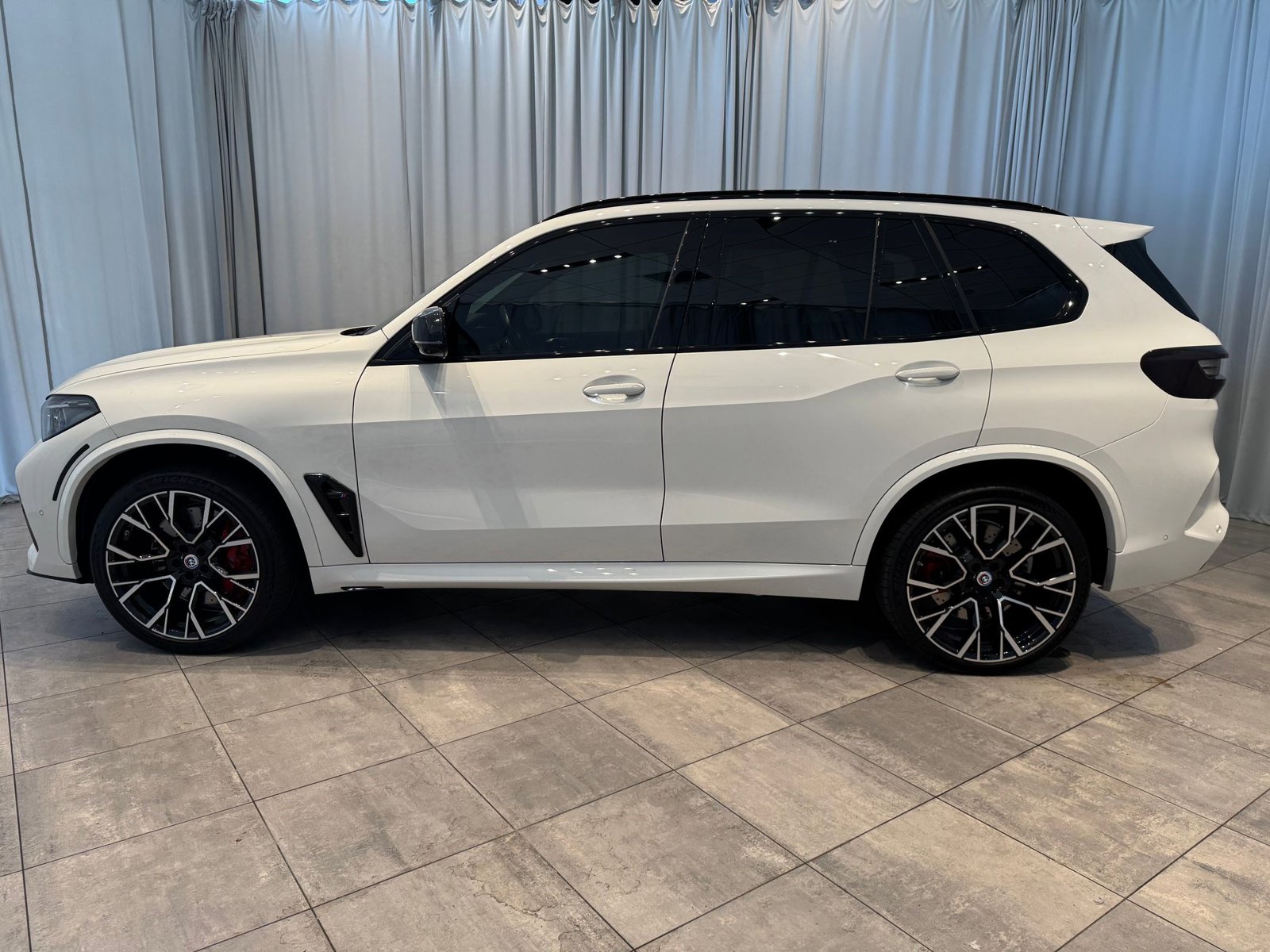 Used 2022 BMW X5 M Base with VIN 5YMJU0C05N9N38725 for sale in Bellevue, WA
