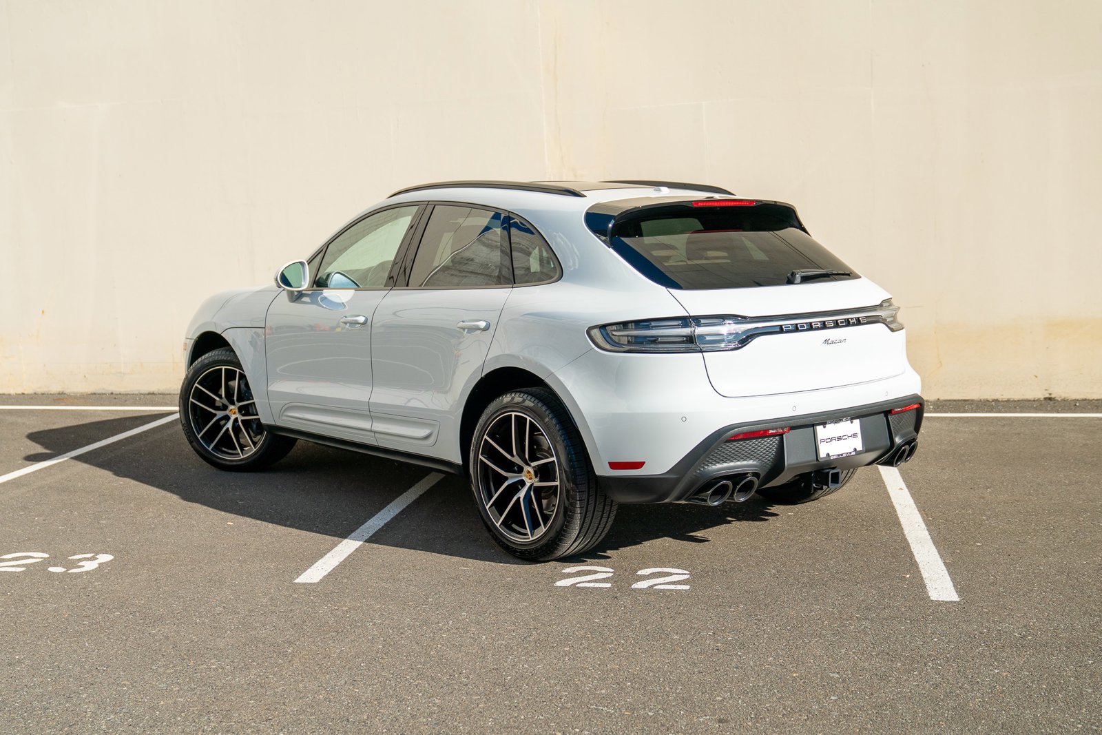 2025 Porsche Macan S photo 2