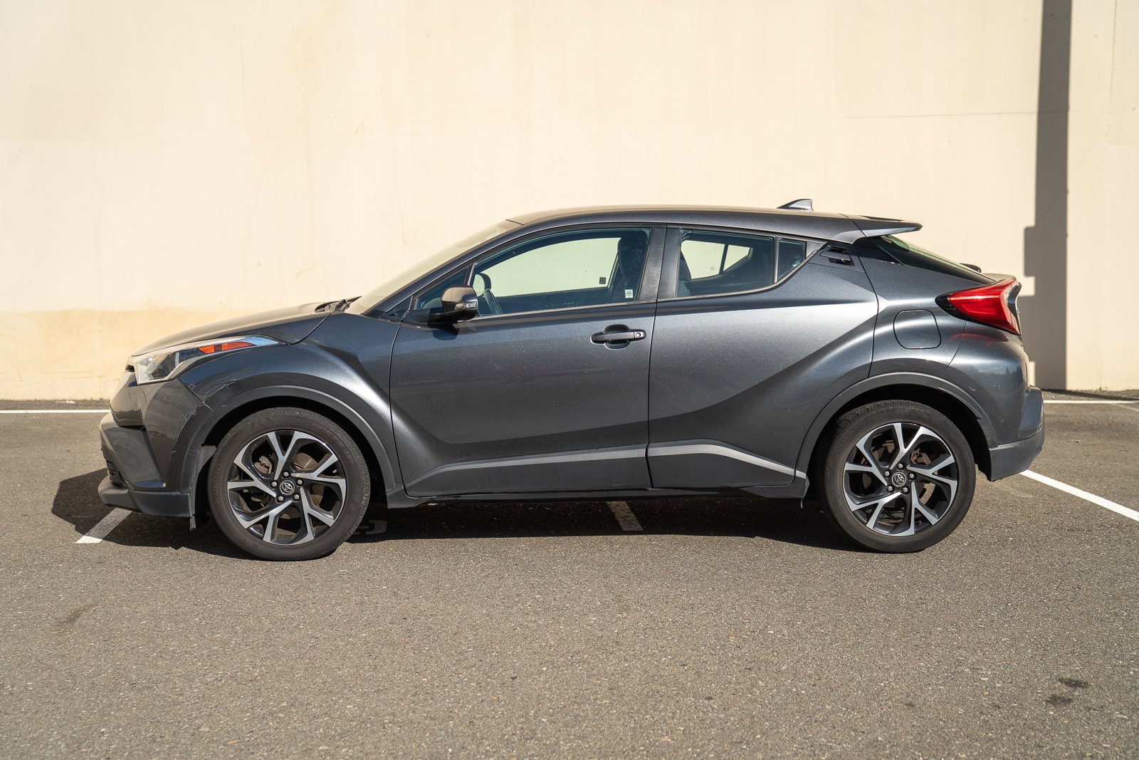 2018 Toyota C-HR XLE photo 2