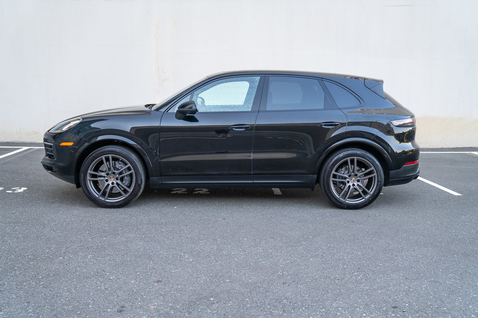 2023 Porsche Cayenne Platinum Edition photo 2